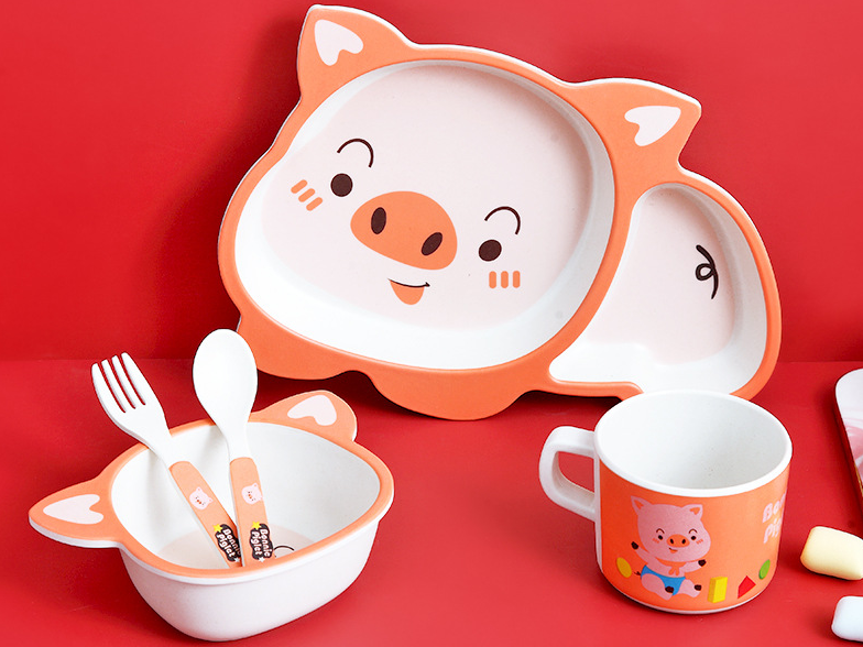 customized baby products including silicone bibs